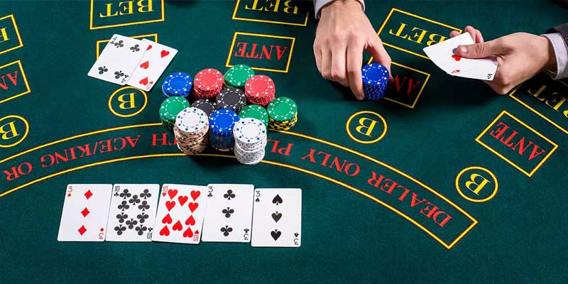 Luật Chơi Poker Như Thế Nào? Mẹo Chơi Cực Hay Từ Cao Thủ 4 Bluff giúp bạn nắm khả năng lật ngược và tạo ra chiến thắng bất ngờ
